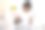 非裔美国妇女往杯子里倒咖啡图片下载
