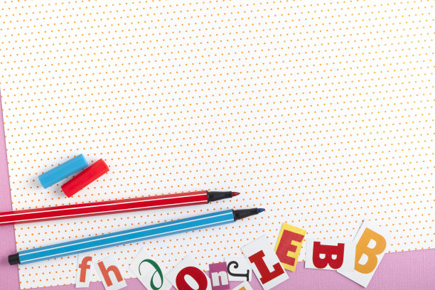彩色纸和书写用的笔图片下载