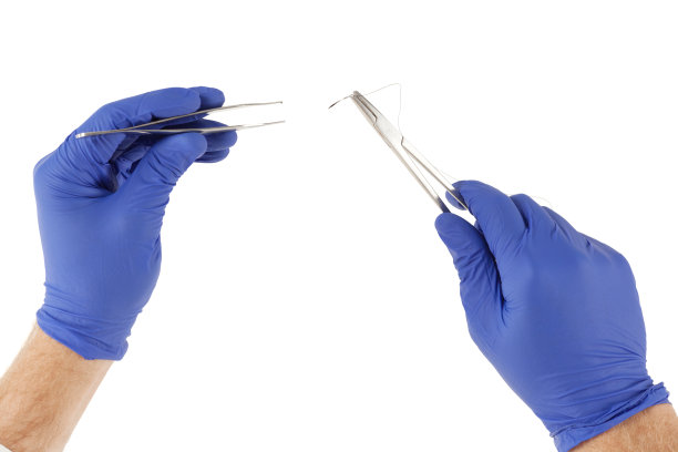 特写医生的手与手术器械图片下载