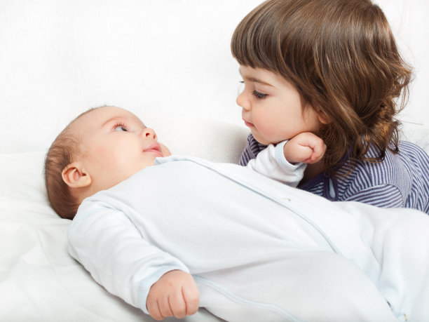 小妹妹和小弟弟图片下载