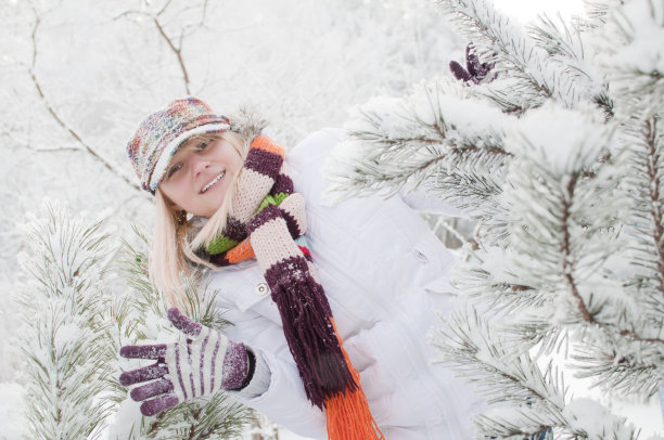 漂亮女孩喜欢冬天图片下载