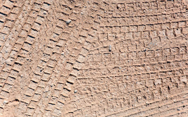 尘土飞扬的砾石路面图片下载