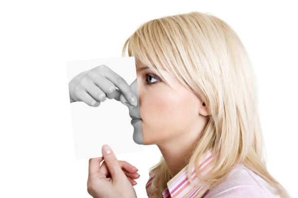 年轻的女人和她另一边的照片图片下载