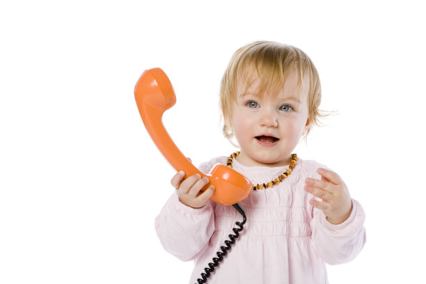 可爱的小女孩与电话II图片下载