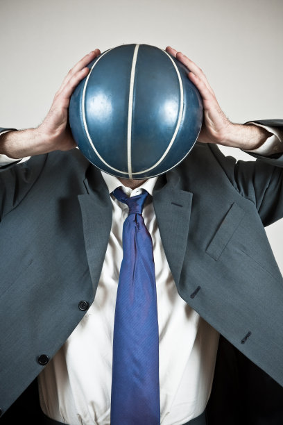 有个篮球头的商人。图片下载