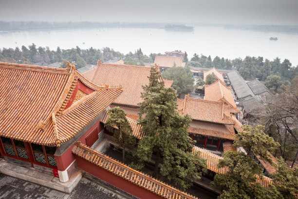 北京，颐和园的薄雾清晨素材图片