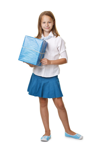 十岁的女孩带着大礼物图片下载