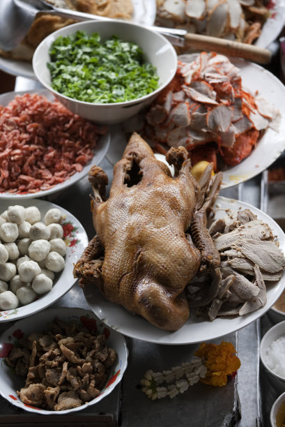 鸭和其他泰国面汤的配料。图片下载