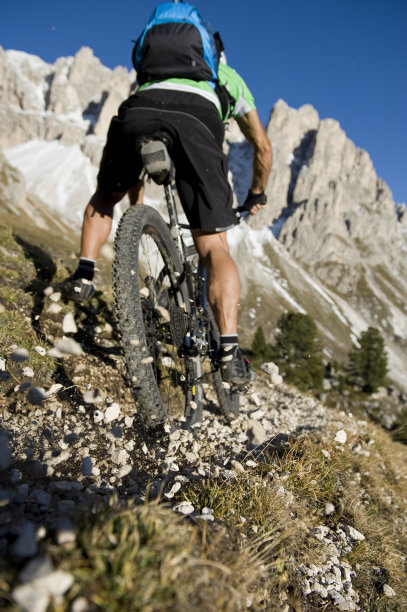 纯粹的山地自行车冒险图片下载