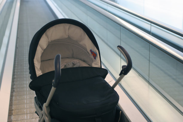 婴儿车自动扶梯图片下载