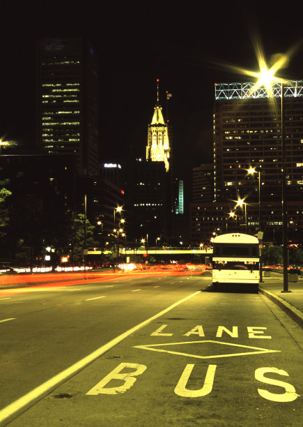 公共汽车专用车道图片下载