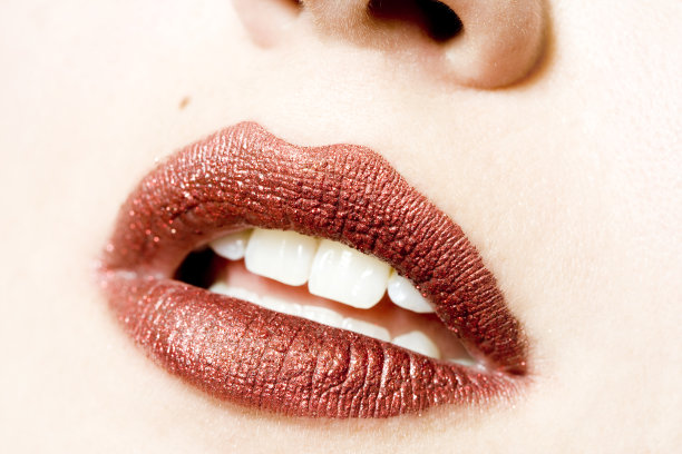 闪闪发光的嘴唇图片下载