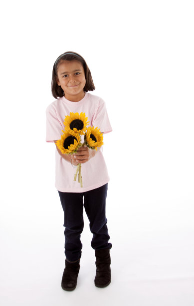 美丽的西班牙女孩拿着向日葵图片下载