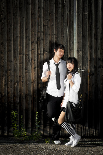 小学生穿校服图片下载