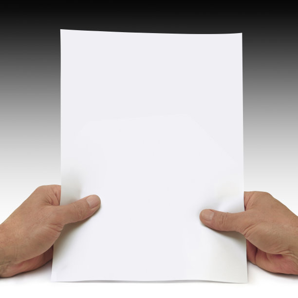 手握空白纸图片下载