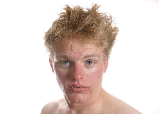 漂白的金发男孩图片下载