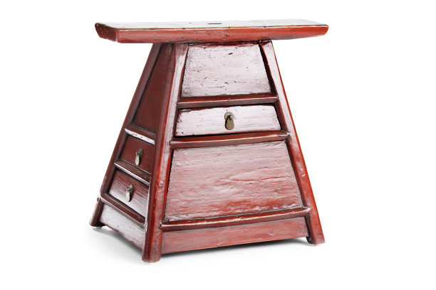 古董中国红漆木制理发凳在白色上图片下载