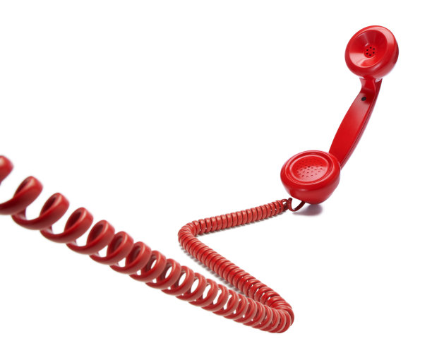 白色背景上的红色老式电话图片下载