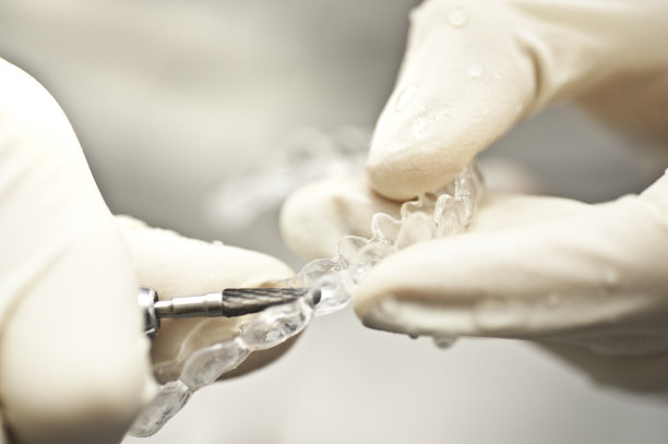 背带-透明的克氏石图片下载