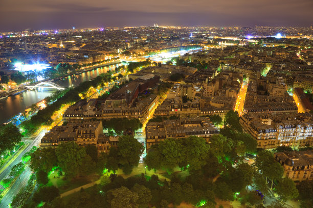 夜晚的塞纳河图片下载
