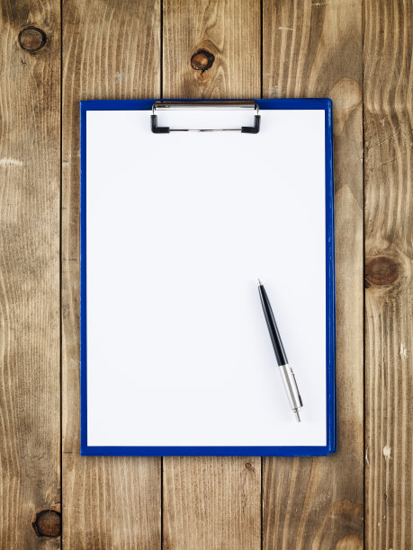 上面的木桌上有一个秘书处图片下载