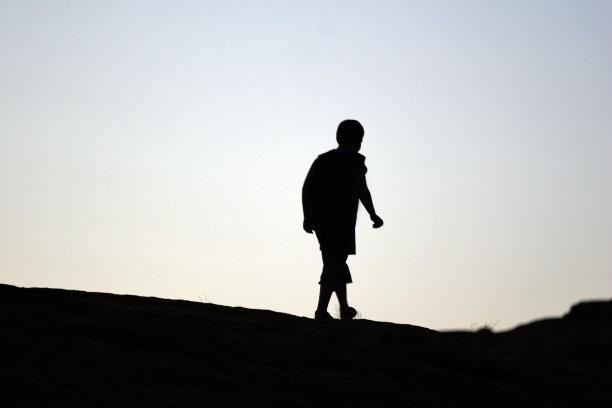 孤独的旅行者图片下载