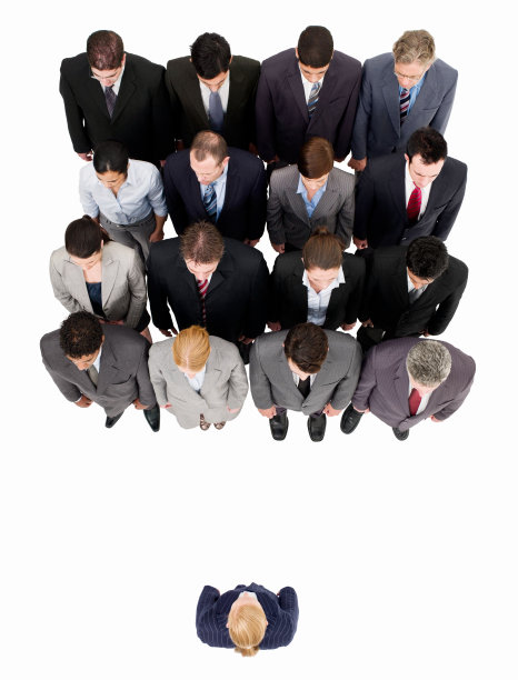 女商人站在商人面前-孤立图片下载