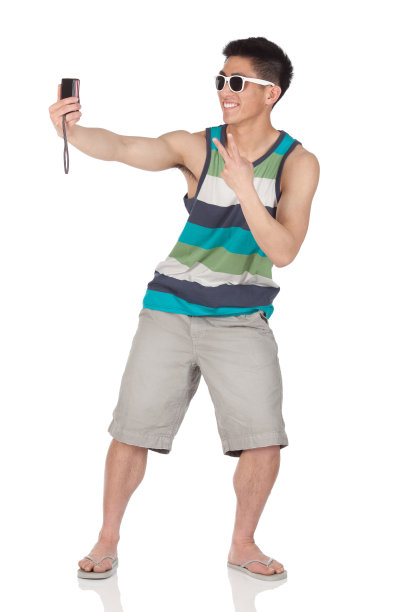 一个人在用数码相机自拍图片下载