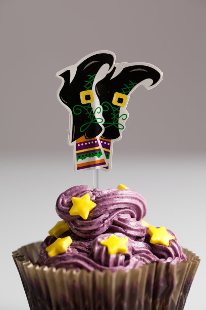 万圣节女巫纸杯蛋糕特写图片下载