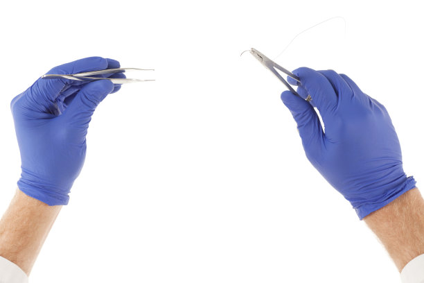 特写医生的手与手术器械图片下载