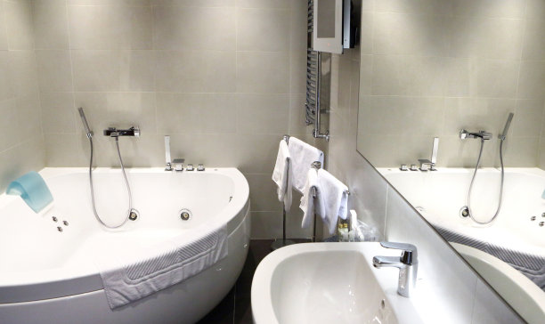 现代浴室。图片下载