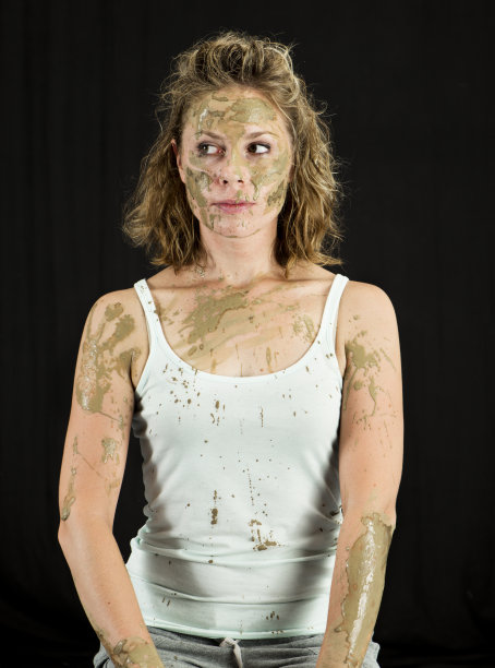 泥泞的陶瓷艺术家图片下载