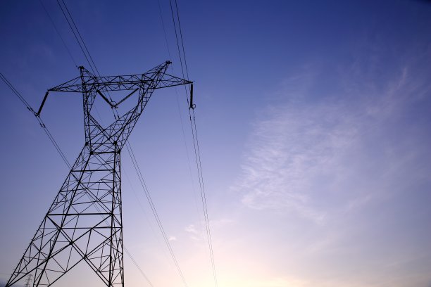 日落中的电力线图片下载