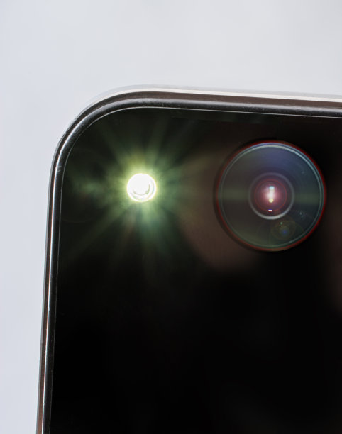 智能手机背面的特写自拍图片下载