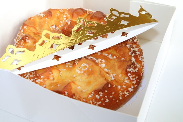 主显节蛋糕在运输箱图片下载