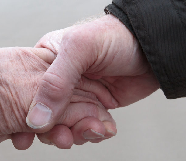 情侣手牵着手图片下载