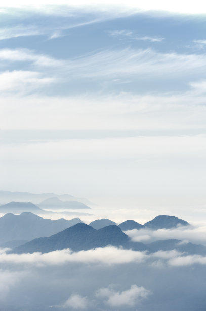 Montain和云图片下载