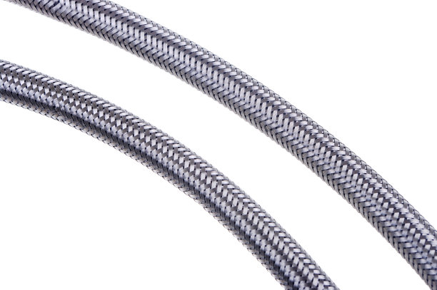 两个编织不锈钢覆盖的软管隔离在白色图片下载