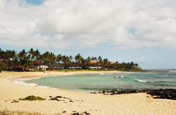 在夏威夷考艾岛太平洋南岸的波伊普海滩度假图片下载