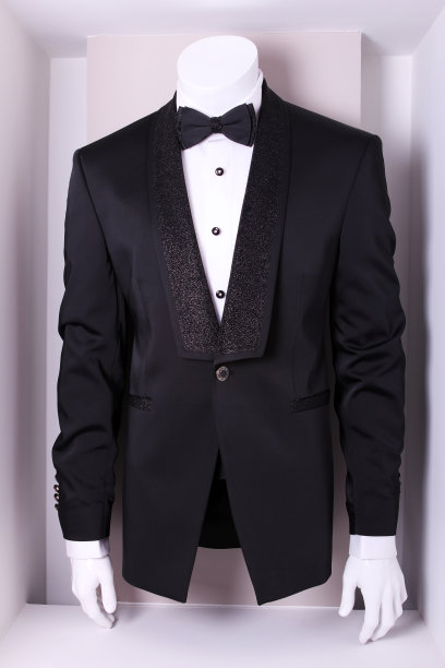 优雅的黑色西装图片下载