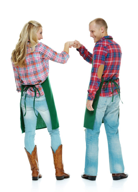 后视图的夫妇站与围裙图片下载