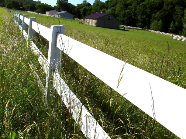 篱笆和马厩图片下载