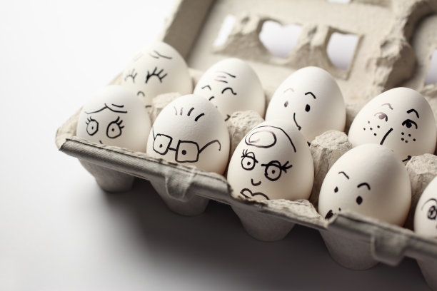 蛋头在纸箱里图片下载