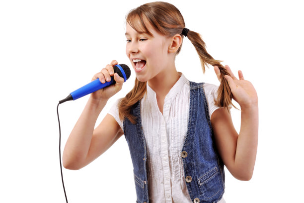 唱可爱的小女孩图片下载