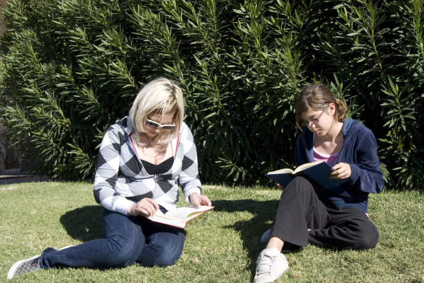 女孩读图片下载