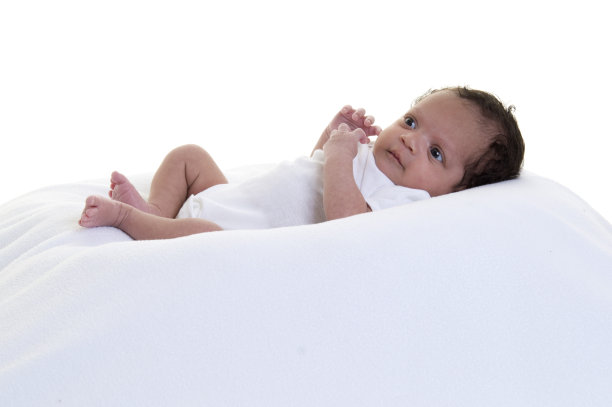 毯子上的婴儿图片下载