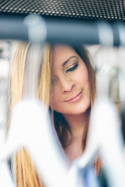 在时尚商店购物图片下载