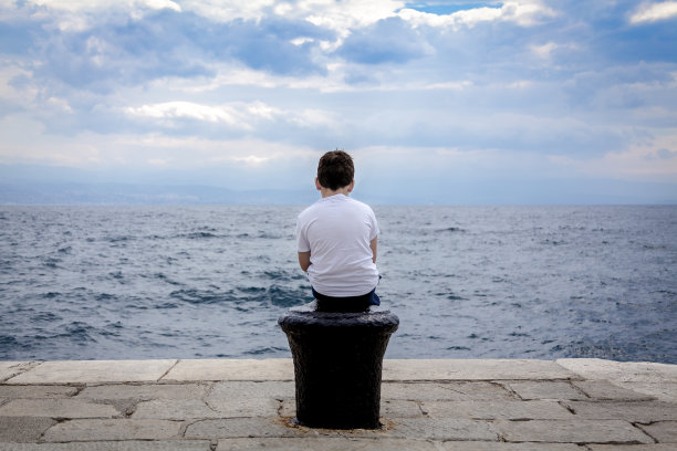 少年和大海图片下载