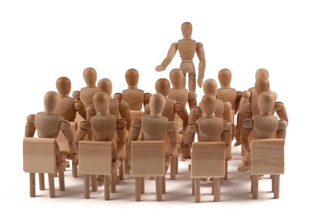 木制人体模型和扬声器礼堂图片下载