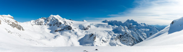 冰雪覆盖着山脉和冰川图片下载